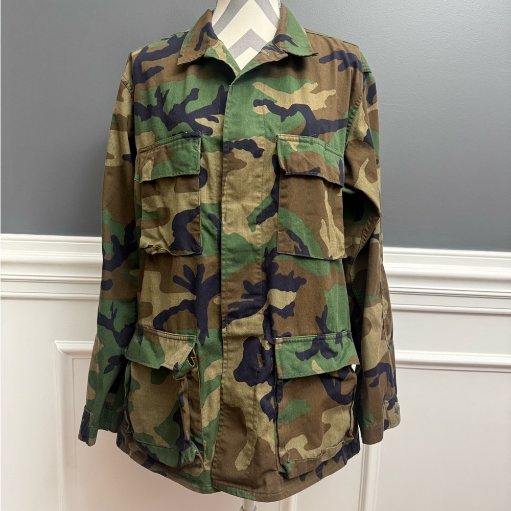 Vintage army woodland camo jacket size medium long